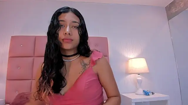 Snapshot of laura_smith33 chatting on March 12, 2025, 2:34 pm laura smith33 online show from March 12, 2025, 2:34 pm