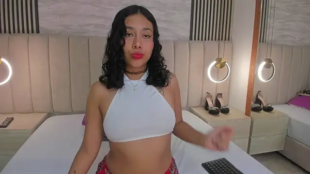 Snapshot of laura_smith33 chatting on October 15, 2025, 2:39 pm laura smith33 online show from October 15, 2025, 2:39 pm