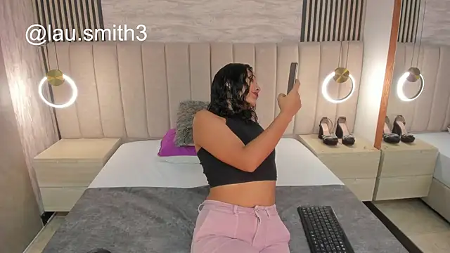 Snapshot of laura_smith33 chatting on November 4, 2025, 2:38 pm laura smith33 online show from November 4, 2025, 2:38 pm