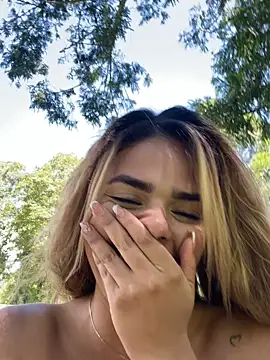 ZoeJohnsoon online show from November 17, 2025, 6:24 pm