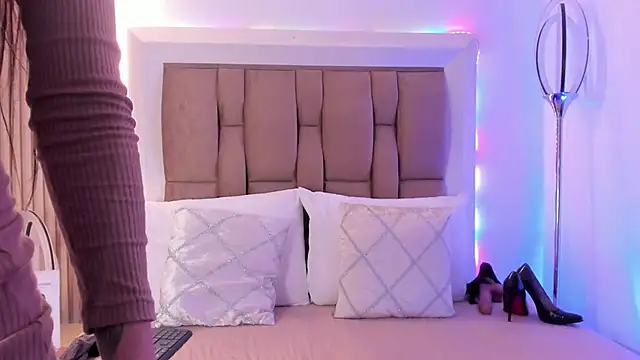 Clarisse28 online show from November 27, 2025, 2:13 am