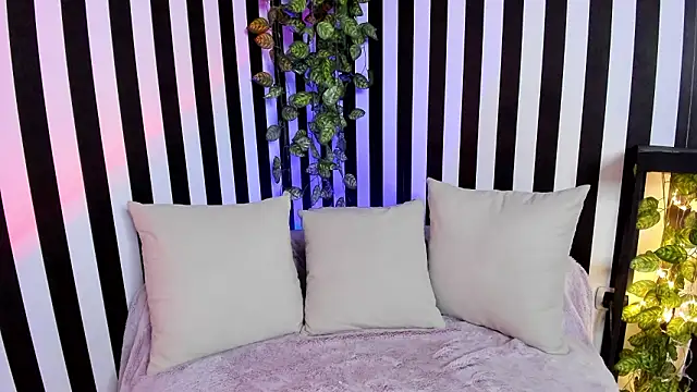 liz goth online show from January 13, 2026, 2:44 pm