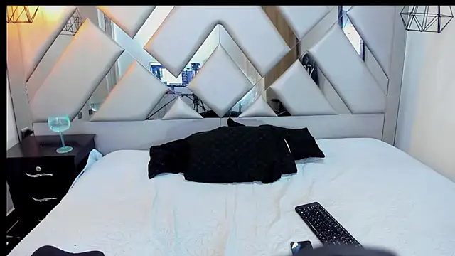 Nahomi-Hill online show from November 7, 2025, 11:27 pm