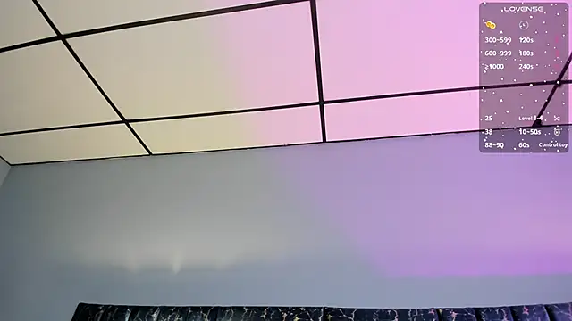 Sophia Lemos online show from September 25, 2025, 1:15 pm