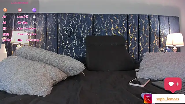 Sophia Lemos online show from November 8, 2025, 2:17 pm