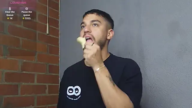 Leandro valenzuela online show from April 2, 2026, 4:32 am