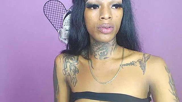 Snapshot of badgirls_cx chatting on December 17, 2024, 12:43 pm badgirls cx online show from December 17, 2024, 12:43 pm