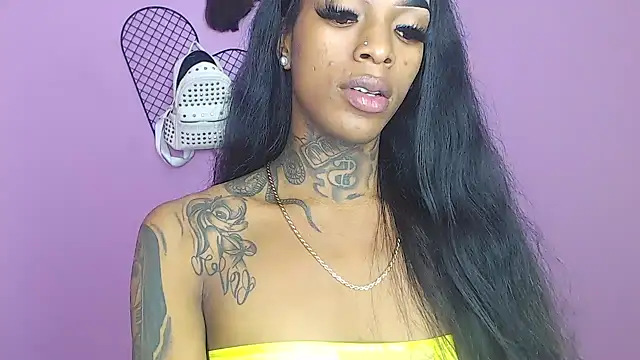 Snapshot of badgirls_cx chatting on December 23, 2024, 8:03 pm badgirls cx online show from December 23, 2024, 8:03 pm