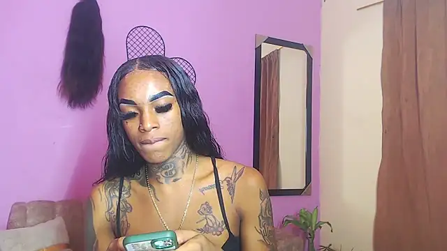 Snapshot of badgirls_cx chatting on October 10, 2025, 6:07 pm badgirls cx online show from October 10, 2025, 6:07 pm