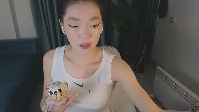 AudreyMell online show from March 5, 2025, 2:45 pm