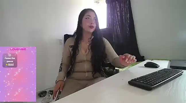 Estefany777 online show from January 7, 2025, 8:31 pm