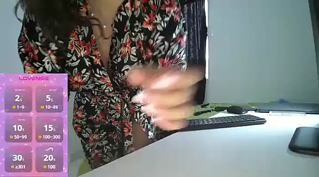 Estefany777 online show from January 10, 2025, 10:15 pm