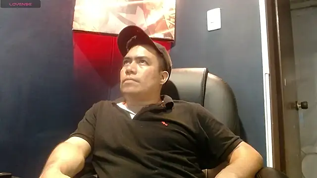 Snapshot of Jhonatan_Morales_S chatting on March 4, 2025, 1:01 am Jhonatan Morales S online show from March 4, 2025, 1:01 am