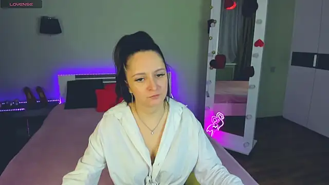 AngellLika online show from November 20, 2025, 2:17 pm