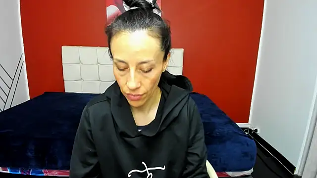 Abrillee1 online show from January 12, 2025, 12:07 am