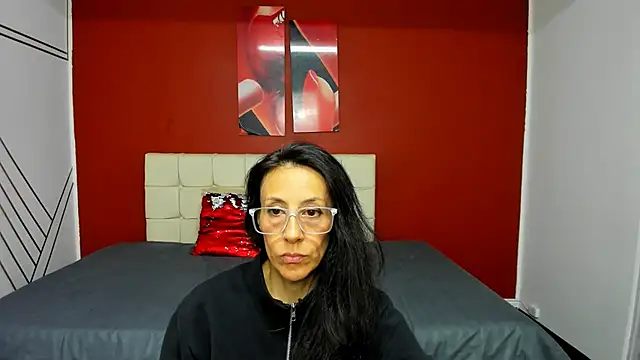 Abrillee1 online show from February 10, 2025, 11:02 pm