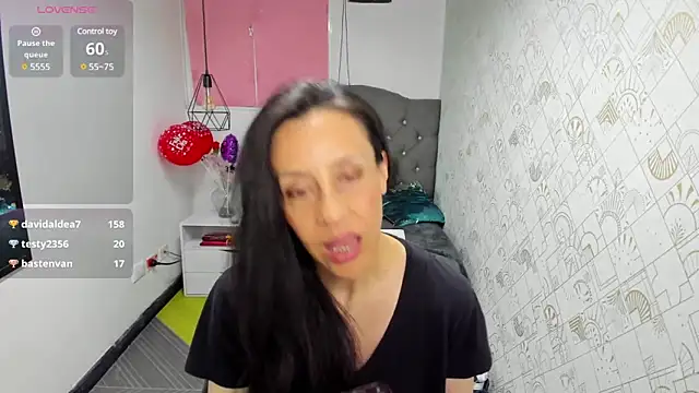 Abrillee1 online show from March 11, 2025, 10:31 pm