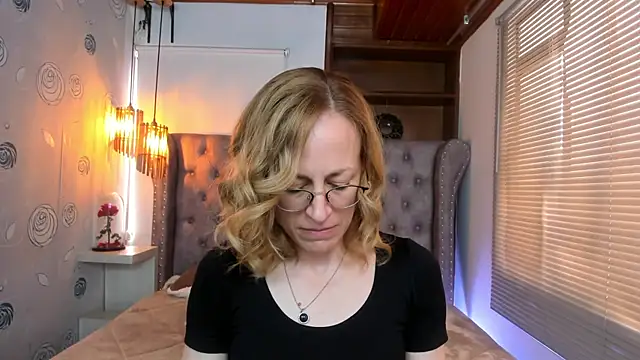 Snapshot of SammySanders chatting on February 8, 2025, 6:12 pm SammySanders online show from February 8, 2025, 6:12 pm