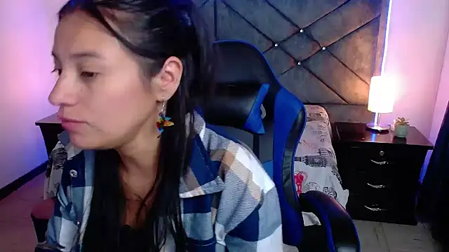 Julietacollins06 online show from December 3, 2025, 3:54 pm