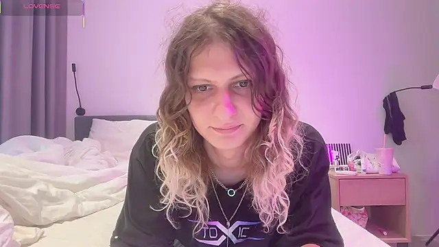 Alice Pinkhead online show from November 7, 2025, 9:53 am