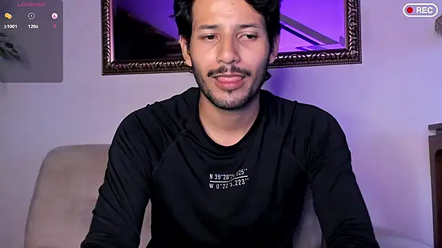 Nicholasrodrii online show from December 14, 2025, 10:47 pm