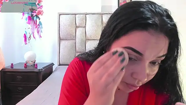 brianaGuzman online show from October 1, 2025, 7:42 pm