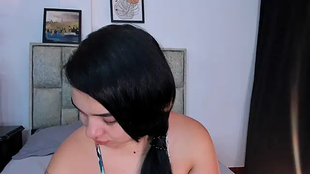 brianaGuzman online show from April 11, 2026, 5:17 pm