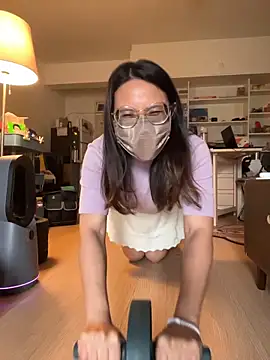 yourbootygirl online show from April 11, 2026, 7:02 am