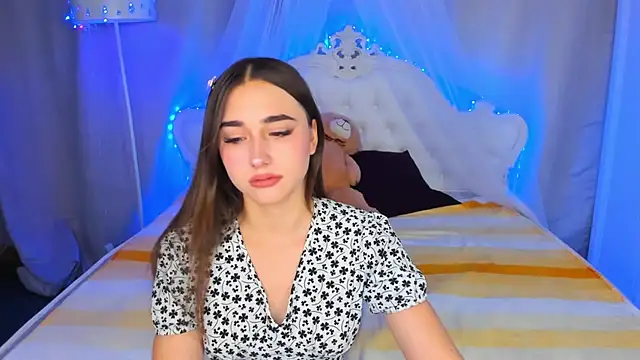 Snapshot of EvaLil chatting on December 4, 2024, 8:45 am EvaLil online show from December 4, 2024, 8:45 am