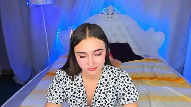 Snapshot of EvaLil chatting on December 4, 2024, 11:52 am EvaLil online show from December 4, 2024, 11:52 am