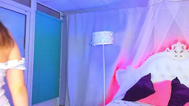 Snapshot of EvaLil chatting on December 5, 2024, 8:55 am EvaLil online show from December 5, 2024, 8:55 am