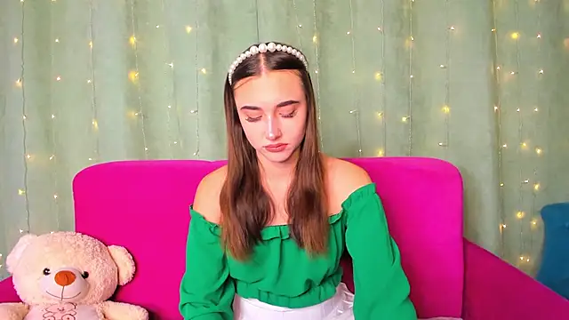 Snapshot of EvaLil chatting on December 11, 2024, 1:37 am EvaLil online show from December 11, 2024, 1:37 am