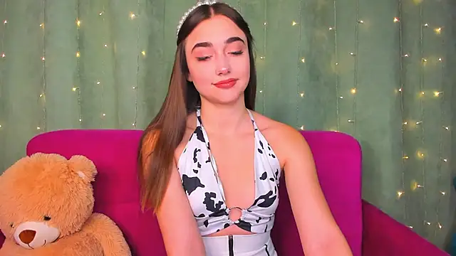 Snapshot of EvaLil chatting on December 17, 2024, 1:39 am EvaLil online show from December 17, 2024, 1:39 am