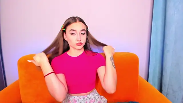 Snapshot of EvaLil chatting on December 19, 2024, 8:34 am EvaLil online show from December 19, 2024, 8:34 am