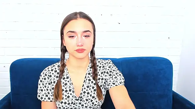 Snapshot of EvaLil chatting on January 5, 2025, 1:35 am EvaLil online show from January 5, 2025, 1:35 am