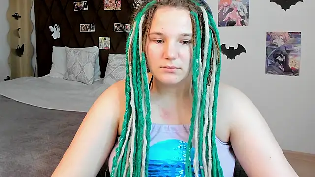 GloriaHylivi online show from December 22, 2024, 11:00 am