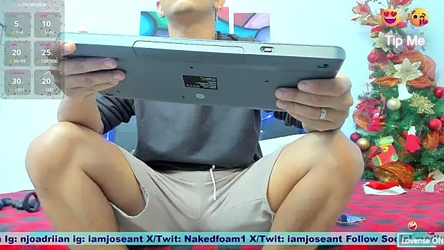 nakedfoam1 online show from December 23, 2024, 1:40 am