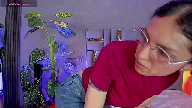 Bianca ks online show from April 11, 2026, 7:56 am