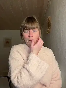 Snapshot of Milla__one chatting on December 3, 2024, 5:55 pm Milla one online show from December 3, 2024, 5:55 pm