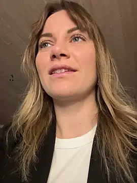 Snapshot of Milla__one chatting on December 12, 2024, 7:52 am Milla one online show from December 12, 2024, 7:52 am