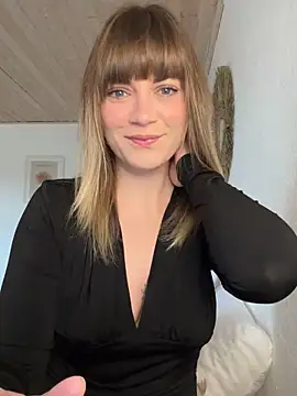 Snapshot of Milla__one chatting on December 18, 2024, 8:53 am Milla one online show from December 18, 2024, 8:53 am