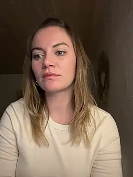 Snapshot of Milla__one chatting on December 27, 2024, 9:22 pm Milla one online show from December 27, 2024, 9:22 pm