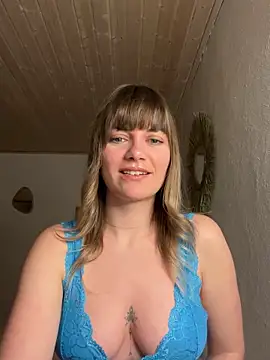 Snapshot of Milla__one chatting on February 3, 2025, 7:52 pm Milla one online show from February 3, 2025, 7:52 pm