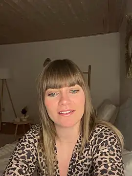 Snapshot of Milla__one chatting on February 5, 2025, 6:59 pm Milla one online show from February 5, 2025, 6:59 pm