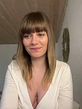 Snapshot of Milla__one chatting on February 11, 2025, 11:32 am Milla one online show from February 11, 2025, 11:32 am