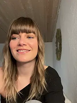 Snapshot of Milla__one chatting on February 13, 2025, 11:28 am Milla one online show from February 13, 2025, 11:28 am