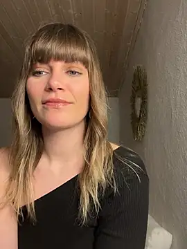 Snapshot of Milla__one chatting on February 13, 2025, 4:39 pm Milla one online show from February 13, 2025, 4:39 pm