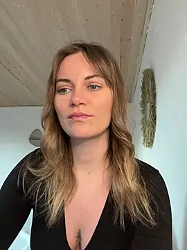 Snapshot of Milla__one chatting on February 17, 2025, 4:04 pm Milla one online show from February 17, 2025, 4:04 pm