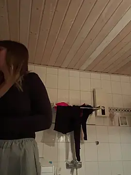 Snapshot of Milla__one chatting on February 17, 2025, 7:31 pm Milla one online show from February 17, 2025, 7:31 pm