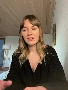 Snapshot of Milla__one chatting on February 18, 2025, 4:26 pm Milla one online show from February 18, 2025, 4:26 pm